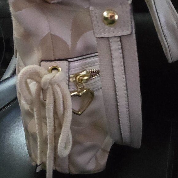 EUC Coach Daisy Poppy Signature C Print Tote - Picture 4 of 13